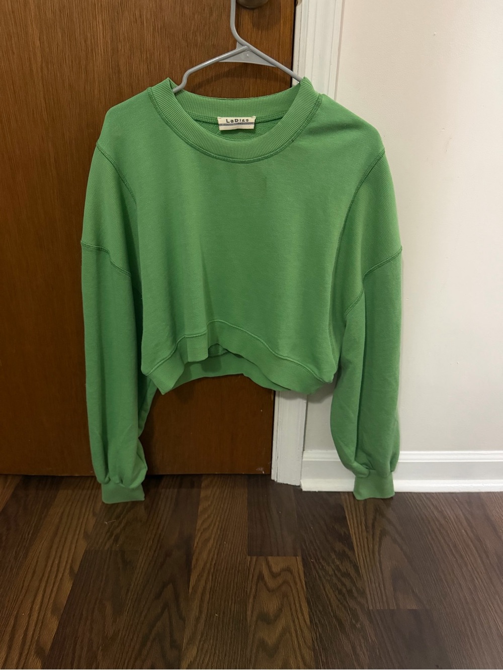LaBiz Cropped Green Crew Sweatshirt